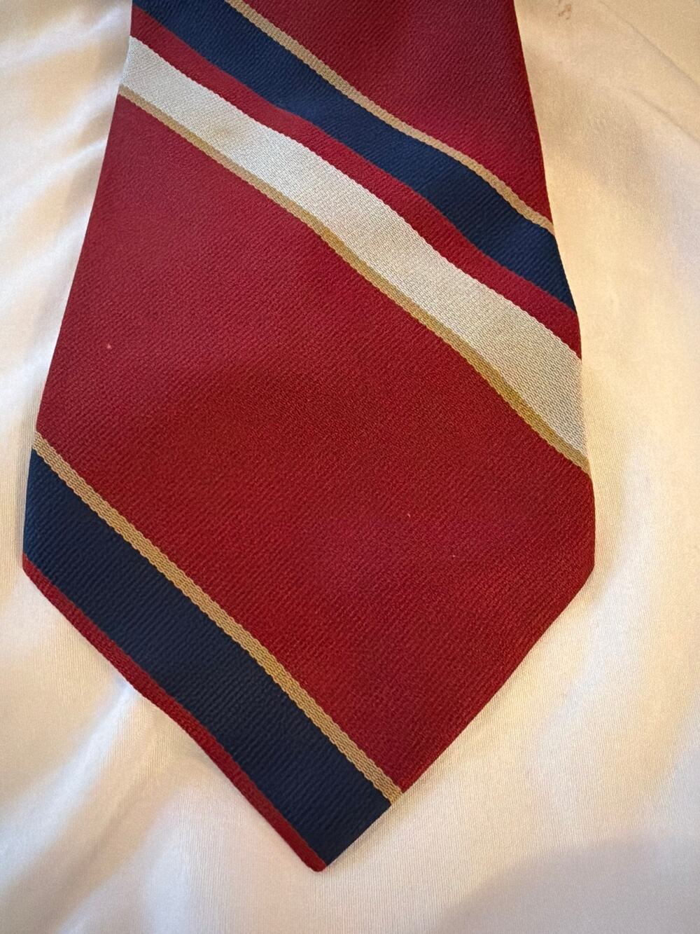 Vintage Prince Consort Golden Clasp Red Stripe Necktie Mens Polyester 56x3 USA